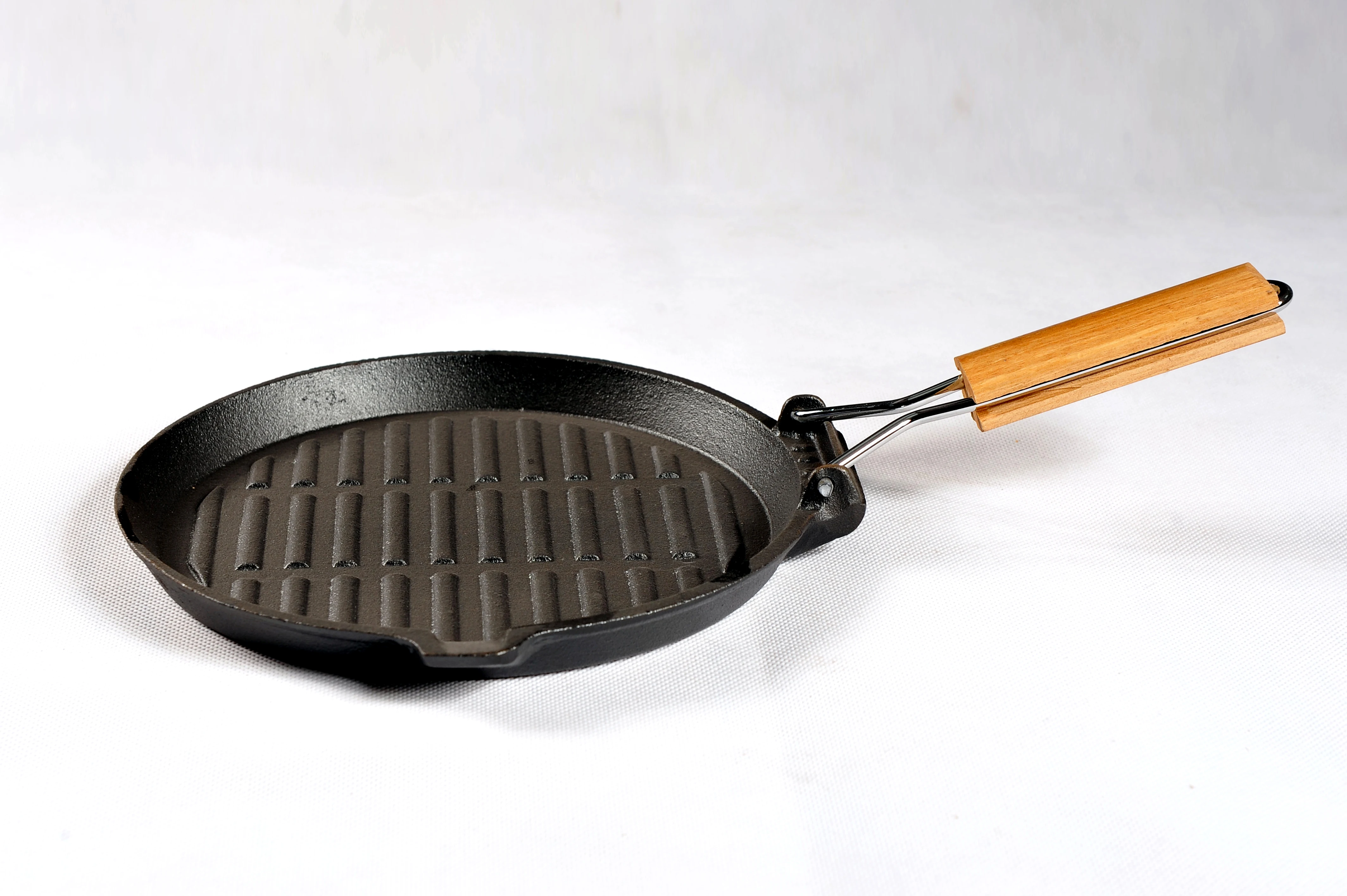 
High quality wholesale kitchenware casserole cast iron non stick grill pan/skillet/frying pan with wooden handle cookware set 