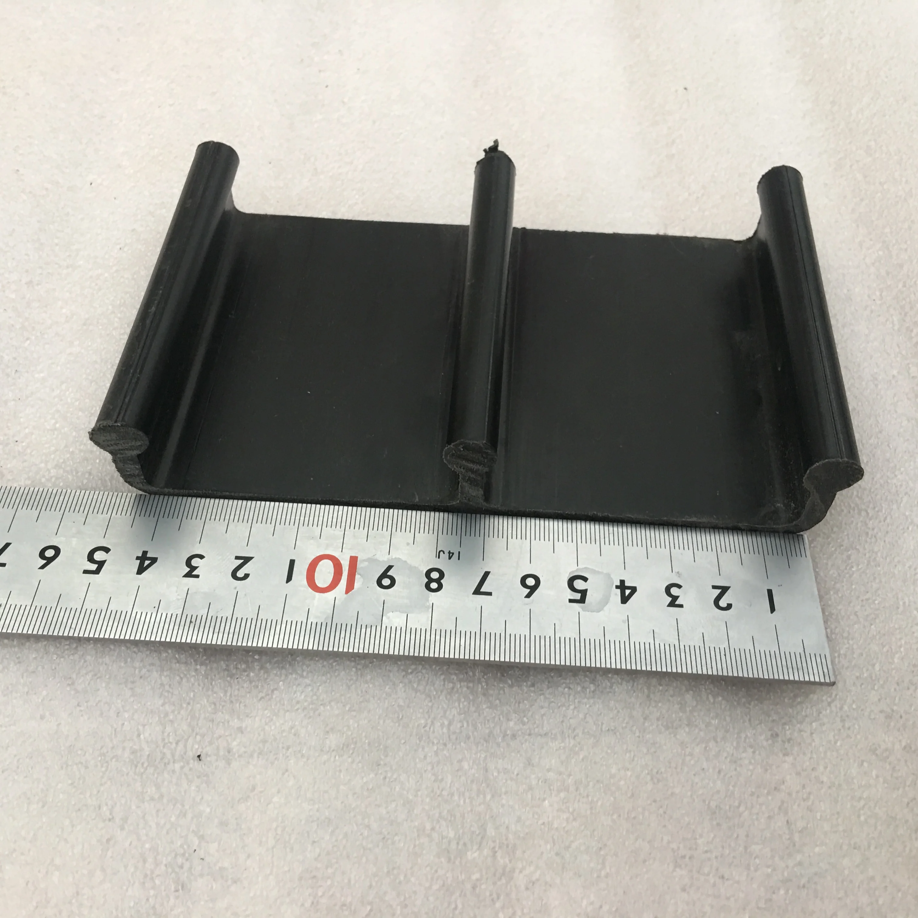 Geolock for HDPE geomembranes attachment