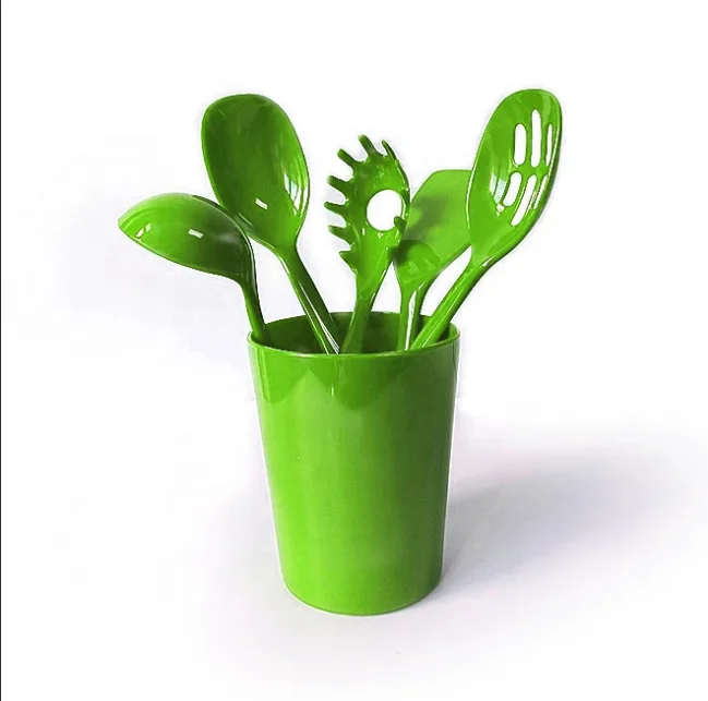 Разноцветные кухонные инструменты из меламина