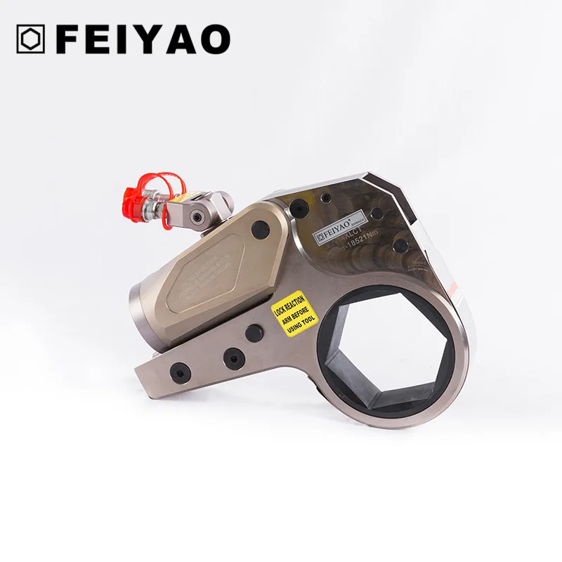 Low profile hydraulic torque wrench