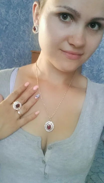 šperky pro ženy Stříbrné Šperky pro ženy a slečny. Krásné MILADY šperky, nejen pro milovníky koní a jezdectví. Originální rukodělné šperky vyráběné v ČR na téma koně. V klasickém i patinovém provedení, některé šperky jsou ozdobeny krystaly Swarovski. Krásný dárek k .