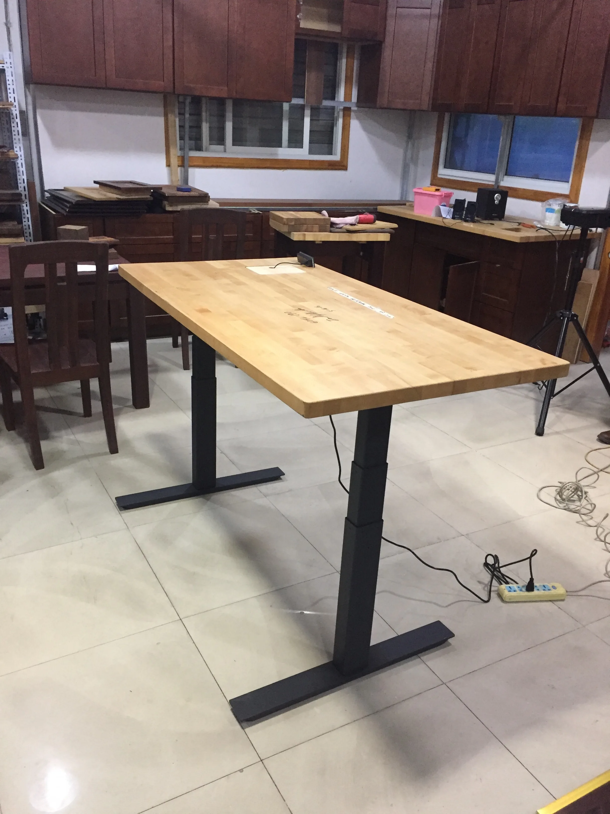 2023 Newest MDF desktop wood executive office table design 100% Solid Wood