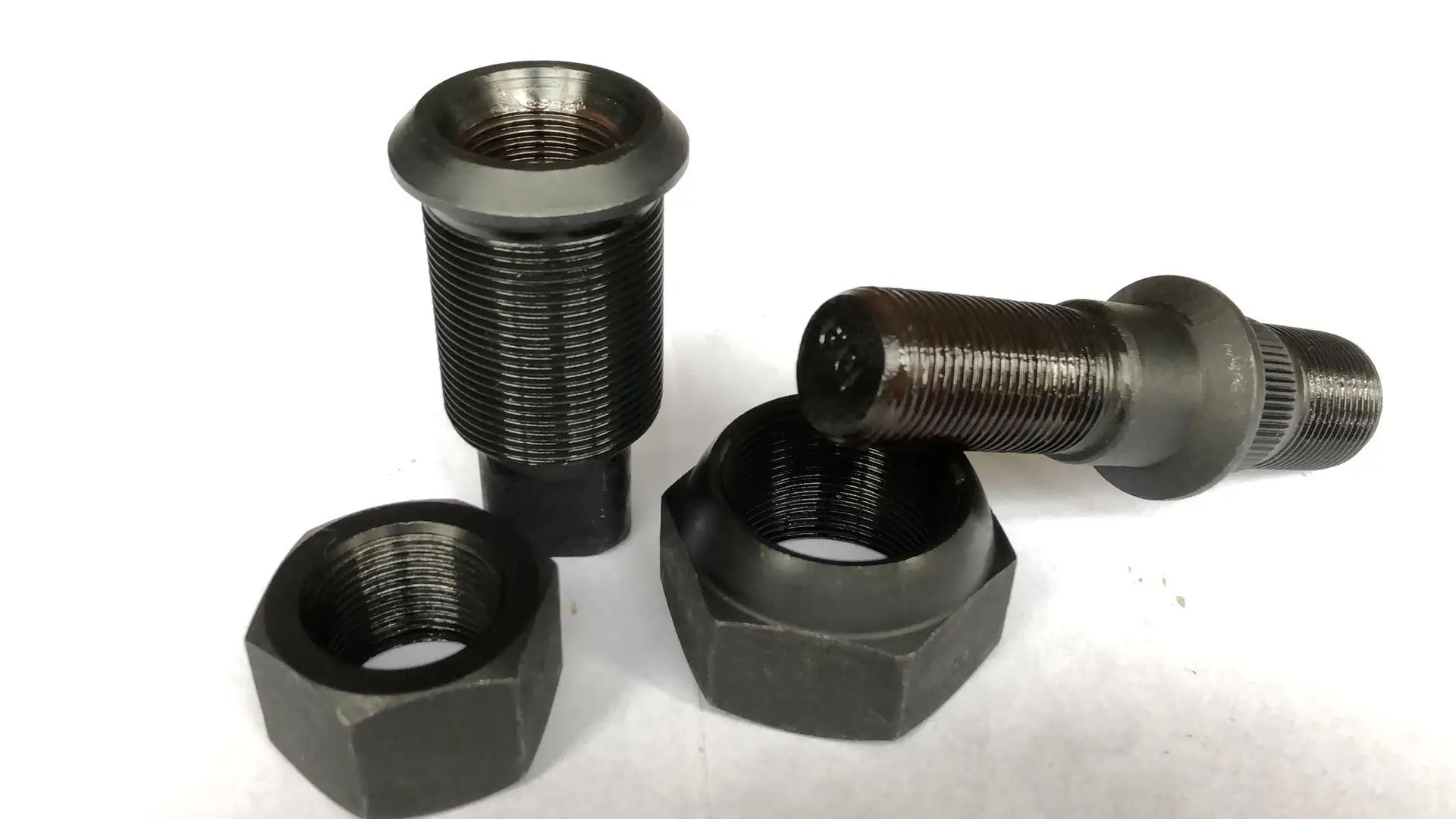 truck wheel hub bolts manufacturer Truck Wheel Tire Hub Bolt and nut