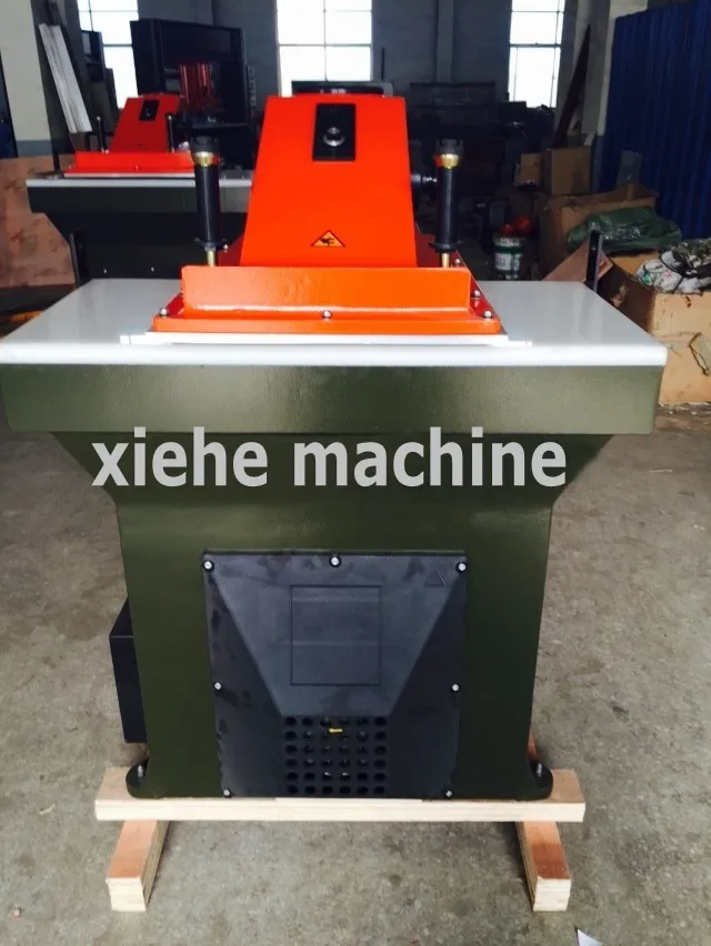 Hydraulic swing arm flip flops cutting machine