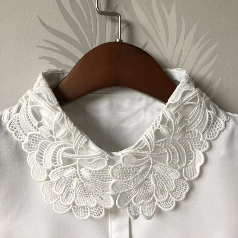 White chiffon faux collar with lace embroidered