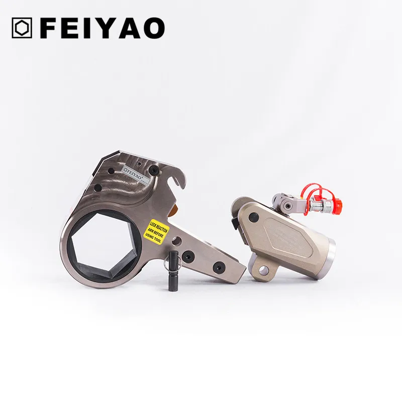 Low profile hydraulic torque wrench