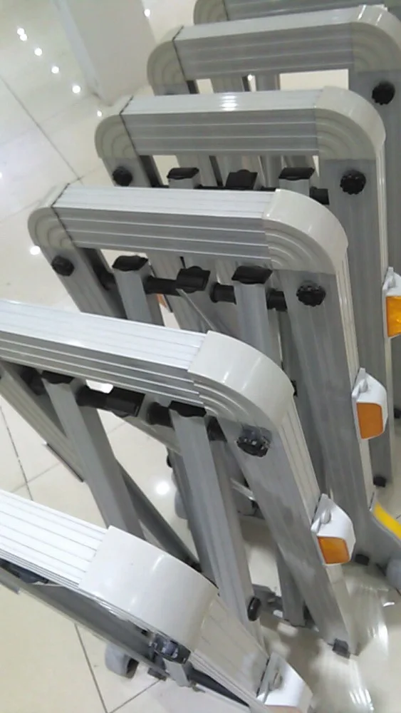 Aluminum road accordion barrier safety gate QG-Z1701