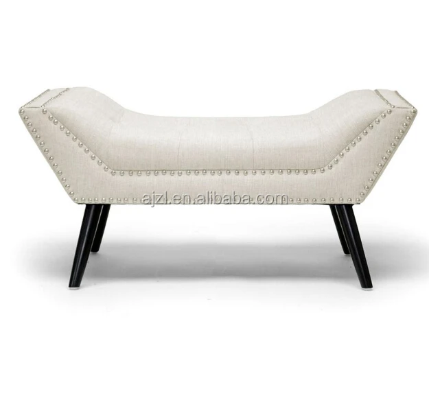 Старинная деревянная скамейка для хранения