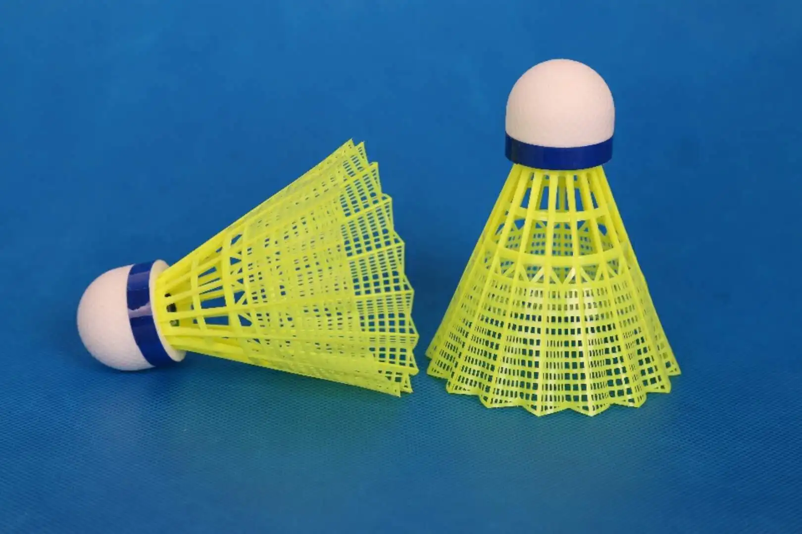Manufacturer 1%-3% discounts high quality all natural cork shuttles best price buy nylon badminton shuttlecocks china sale