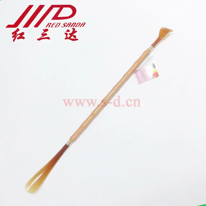 Деревянный рожок для обуви с чесалкой для спины