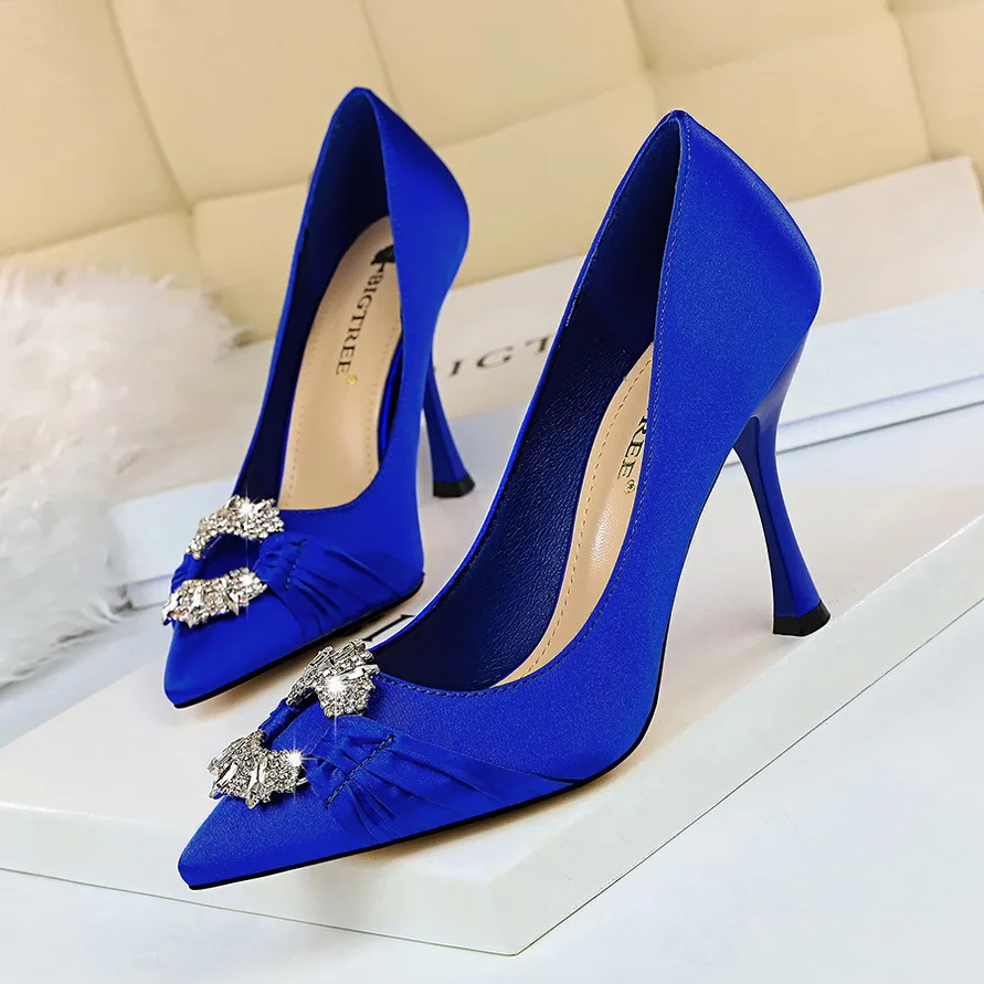 
2019 fashion wholesale price customized small MOQ silks and satins 10cm high heel pumps high heel shoes 