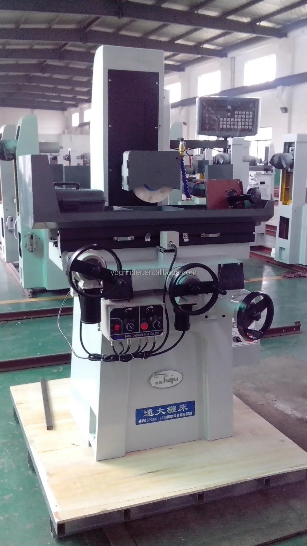 Electric surface grinder with DRO MD820
