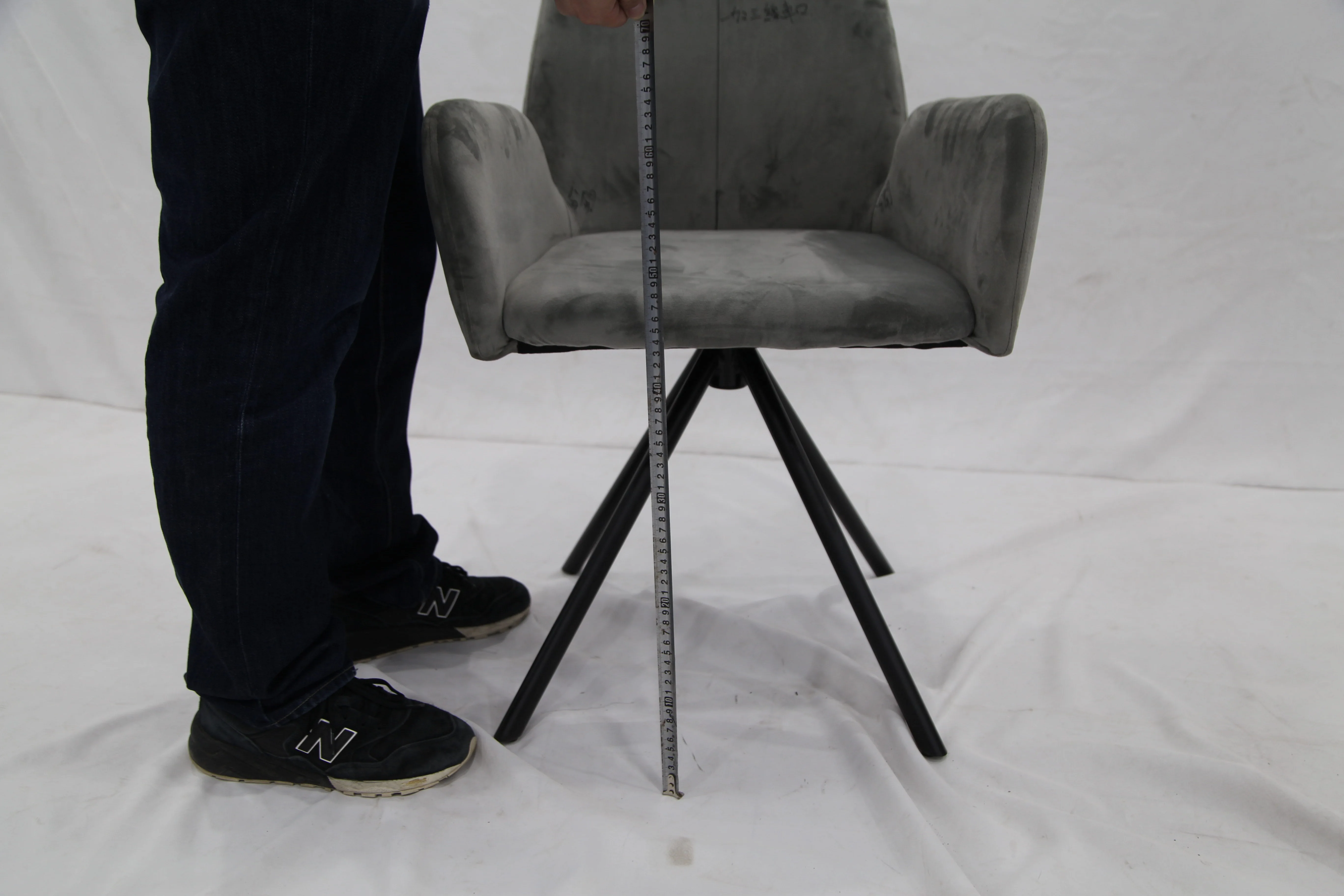 Latest Design Relax Fabric Black Painting Metal Legs Dining Chair Leisure Chairs With Armrest