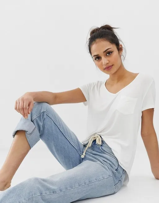 Fashion V-neck 100%Cotton 180Grams  Anti-pilling  Blank T-shirt With Pocket Necessary Basic White T-shirt