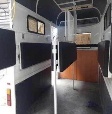 Chinese imported angle load deluxe 3 horse float use trailer With CE certificate