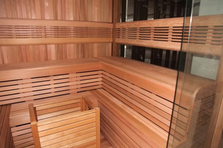 Luxury sauna room cedar wood sauna room with dry heating