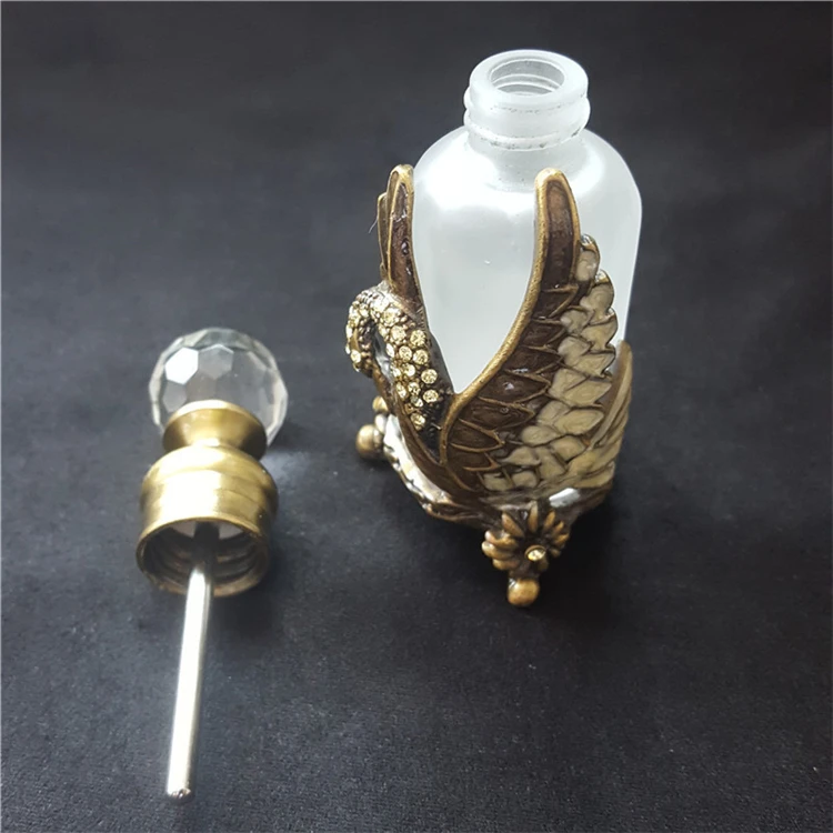15ml White Swan Decorated Frog White Perfume Glass Bottle With Metal Diamond Stick Cap