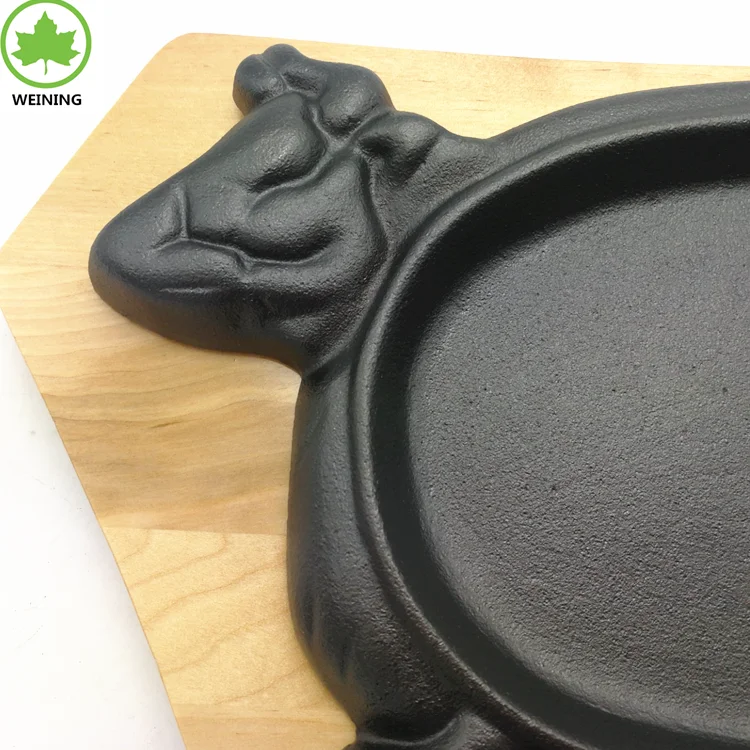 Round sizzling plate cow shape cast iron restaurant steak sizzling plate with wooden base