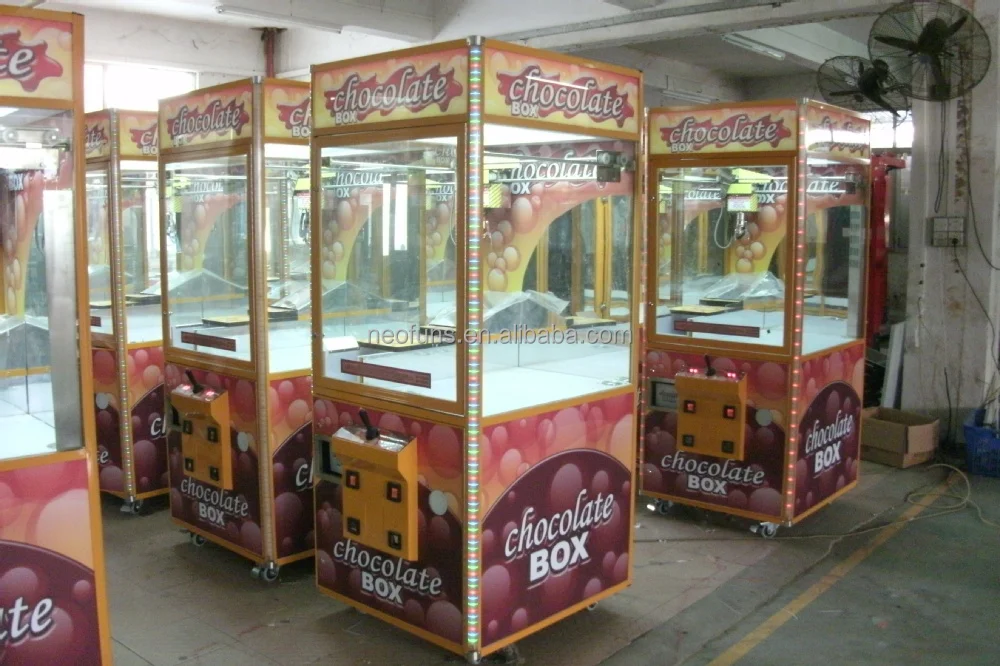 Simple Operation Chocolate Box Coin Operated Kids Candy  Claw Crane Machine