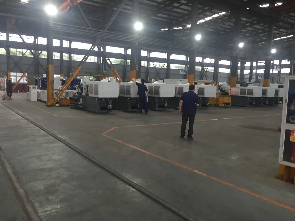 SHE378PET литьевая машина