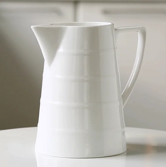 Factory Sale Small hot Ceramic Restaurant latte frothing cream milk jug / pitcher white milk jug