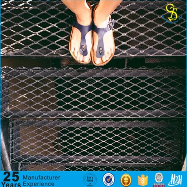 Perforated grilles metal mesh panel iron stair mesh deck for construction