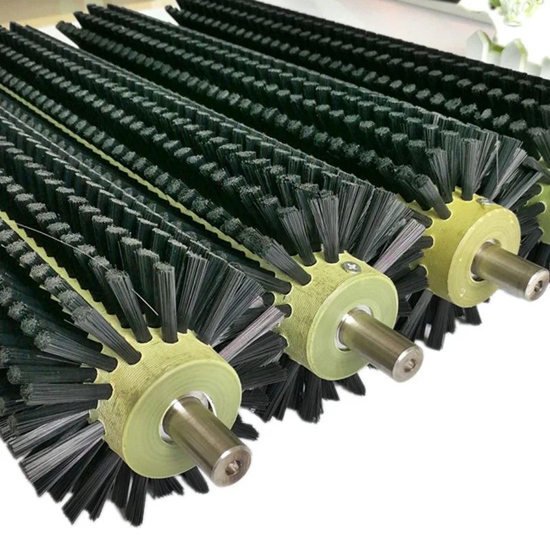 Roller brush for cleaning glass