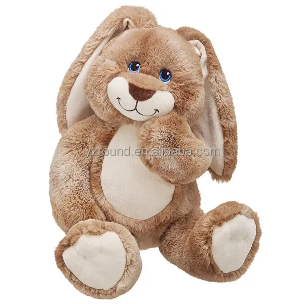 На подкладке из плюша и вещи ребенка Банни