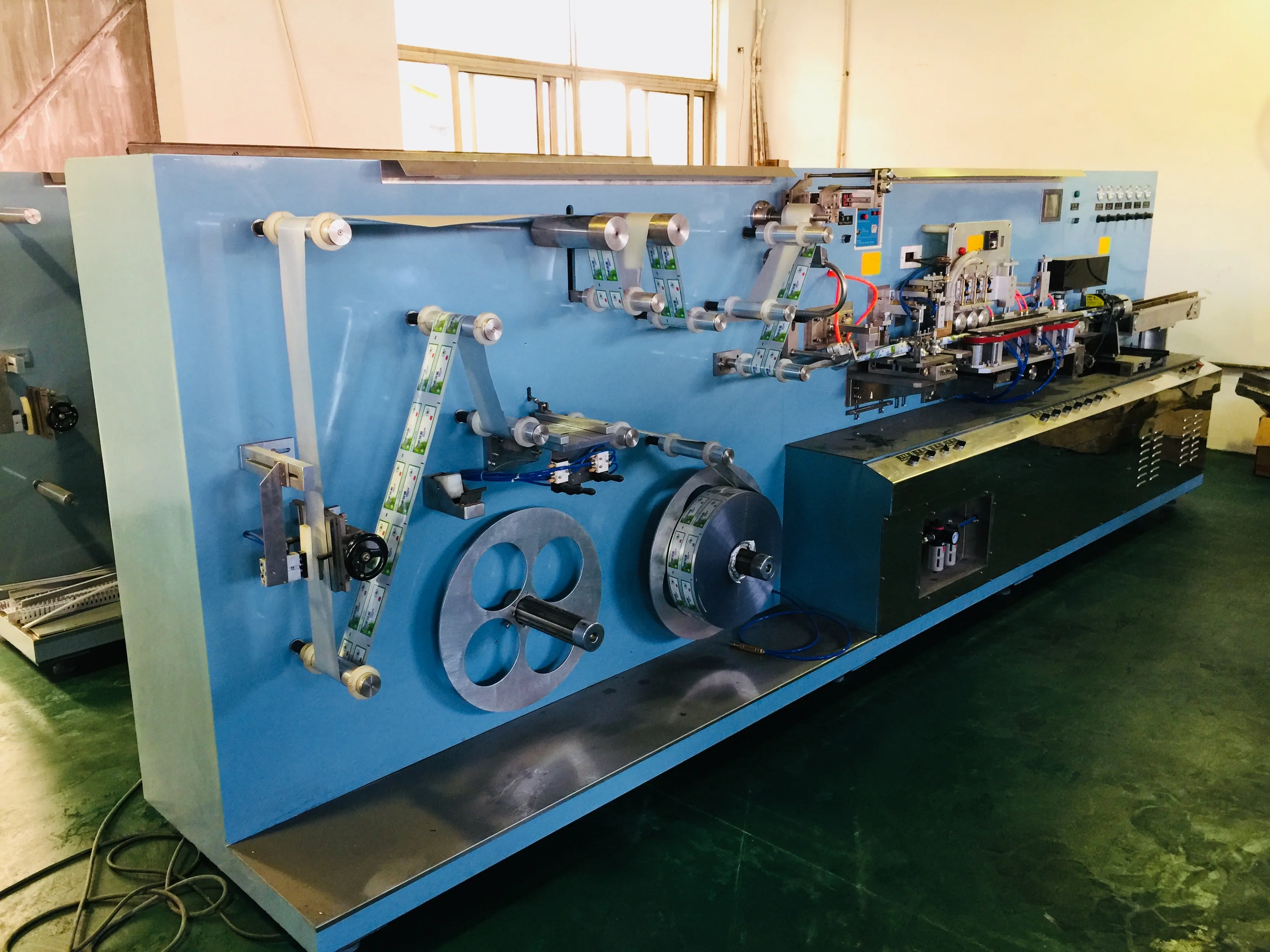 Automatic aluminum laminated tube making machine