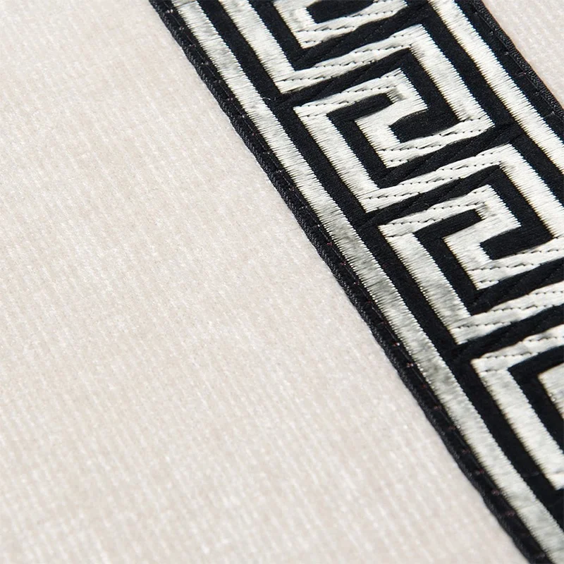 Luxury Decorative Solid Color Classic Design Embroidered Table Runner for Banquet