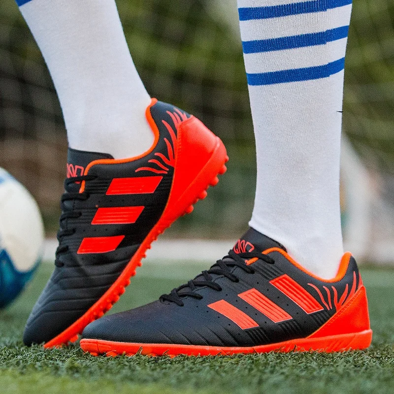 
China factory wholesale cheap men sport football soccer shoe indoor sepatu futsal 