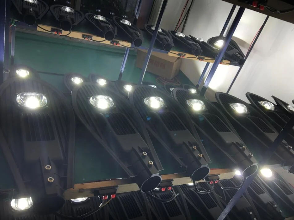 Outdoor Lighting IP66 Solar Led Street Light Price With Photocell