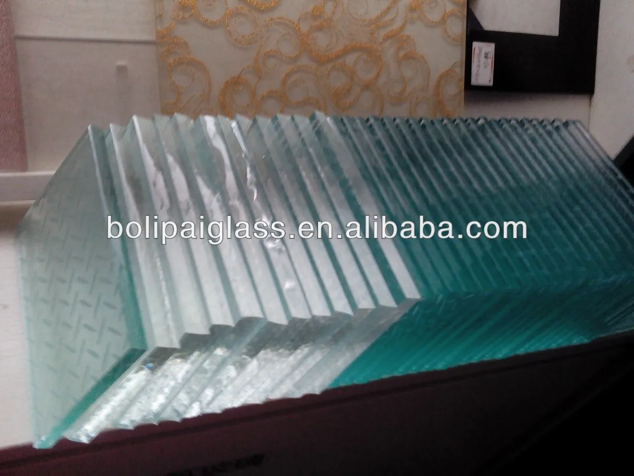 Crushed tempered structural glass floor