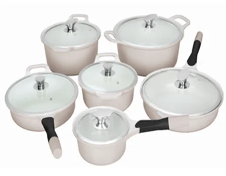 Набор посуды из 12 предметов из литого алюминия