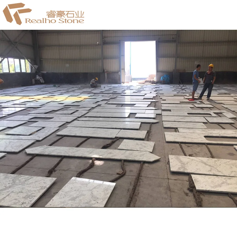 Белая гранитная столешница Ipanema River с дизайном клиента