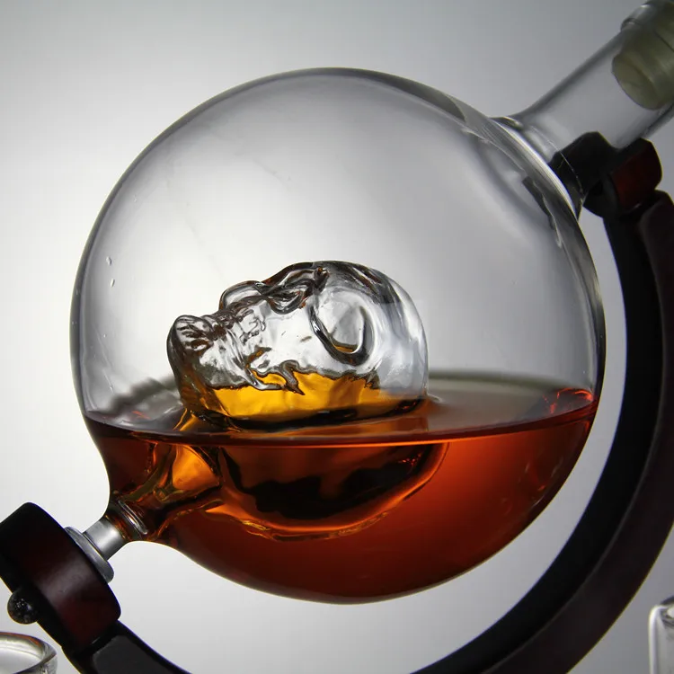 Skull Shape Borosilicate Glass Crystal Magic Whiskey Decanter Set with 2 Cups