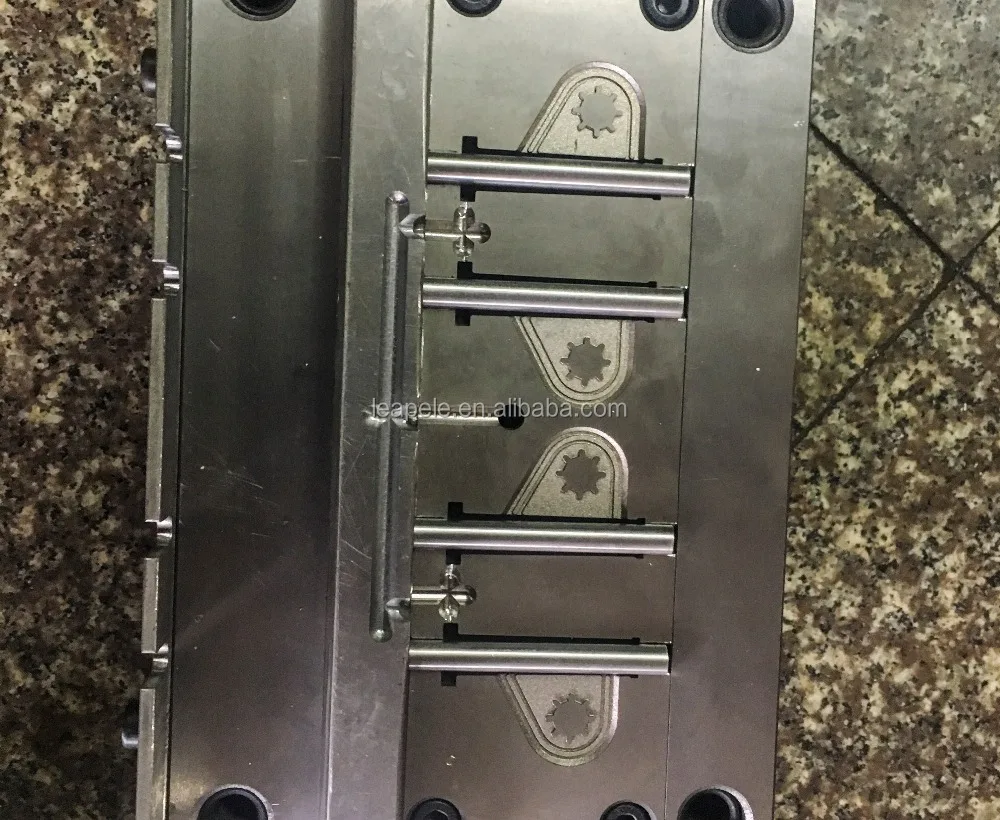 OEM Customized National Plastic Electric Computer Plug Injection Mould