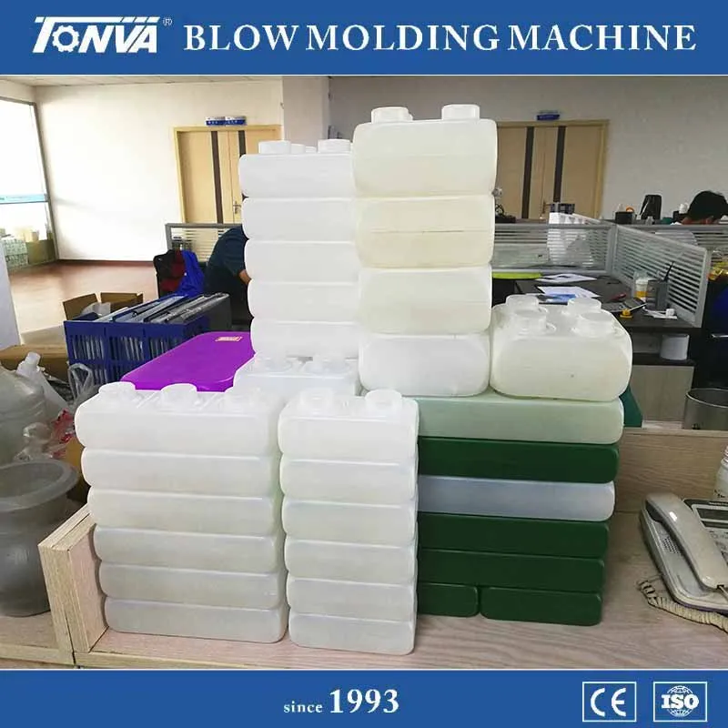 Toy LEGO production making on PE extrusion blow molding machine