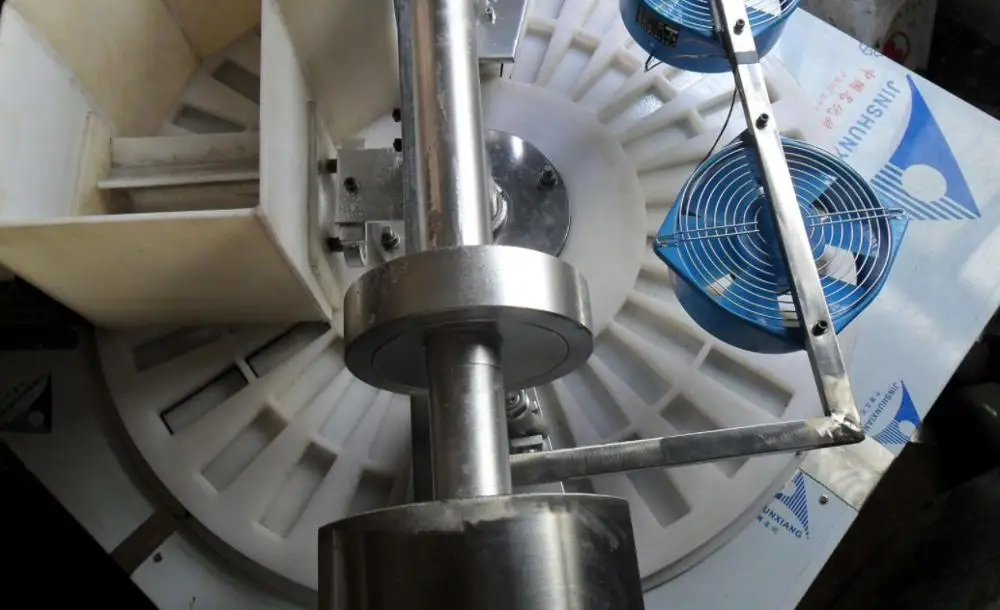 Automatic  rotary press type puffed  rice ball bar  forming machine