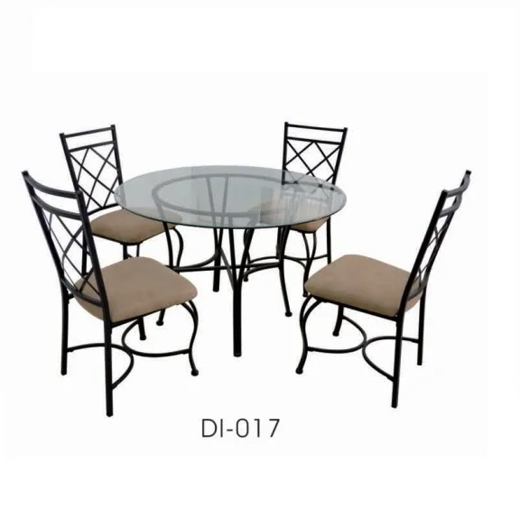 
 Маленький кухонный стол и стулья  