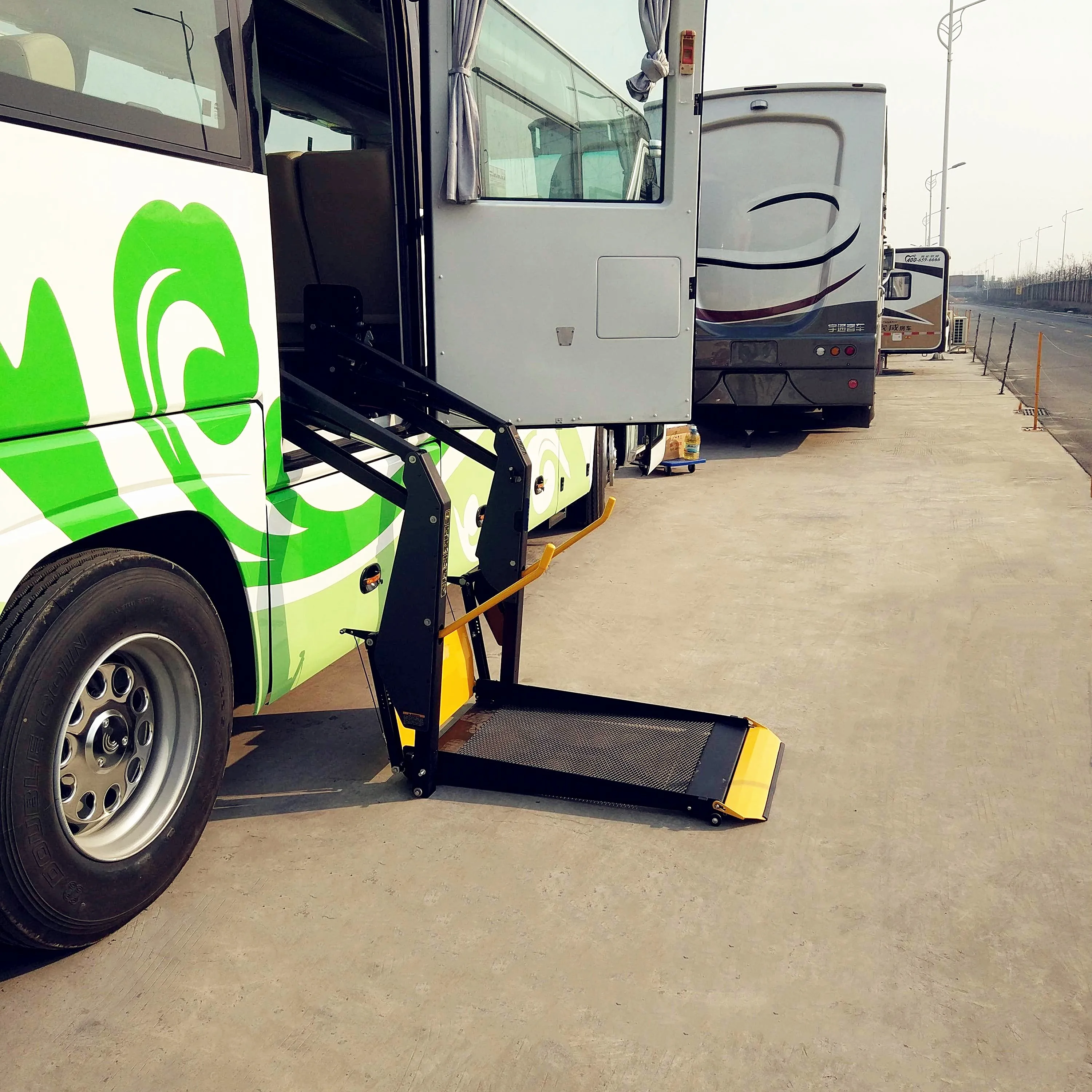 D-1300-720 Hydraulic lifts for wheelchair to get on bus with 300kg capacity max lifting height 1200mm