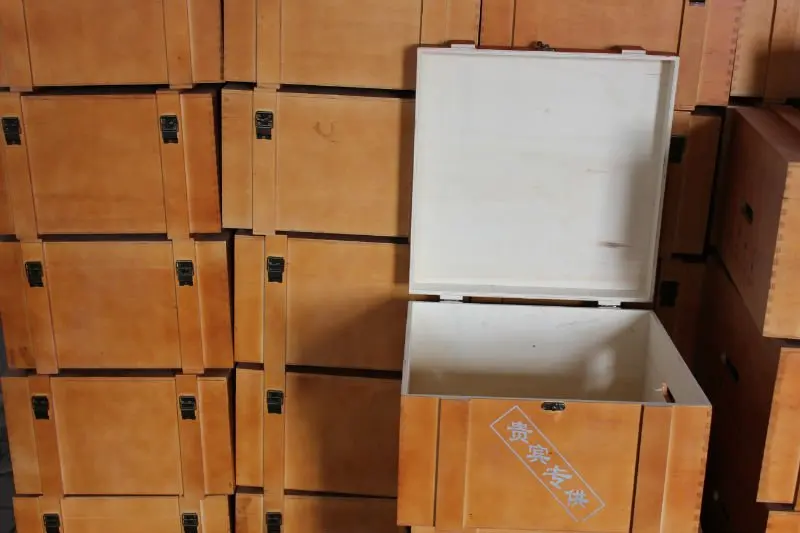WOODEN WINE BOX