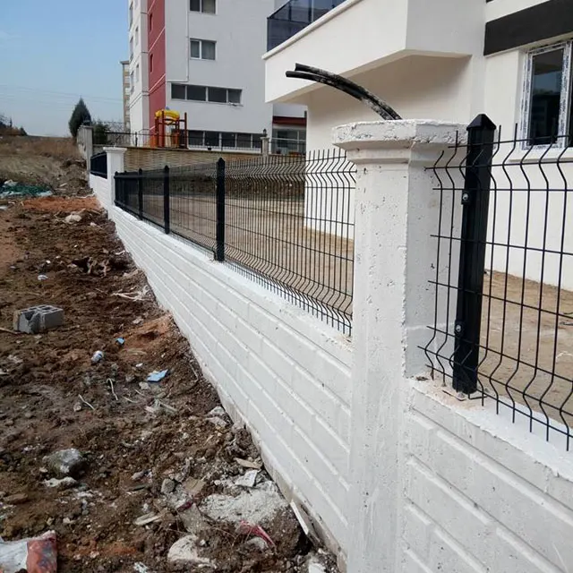 
2018 ISO Certificate Galvanized And PVC Coated Backyard Metal V Pressed Welded Wire Mesh Fence 