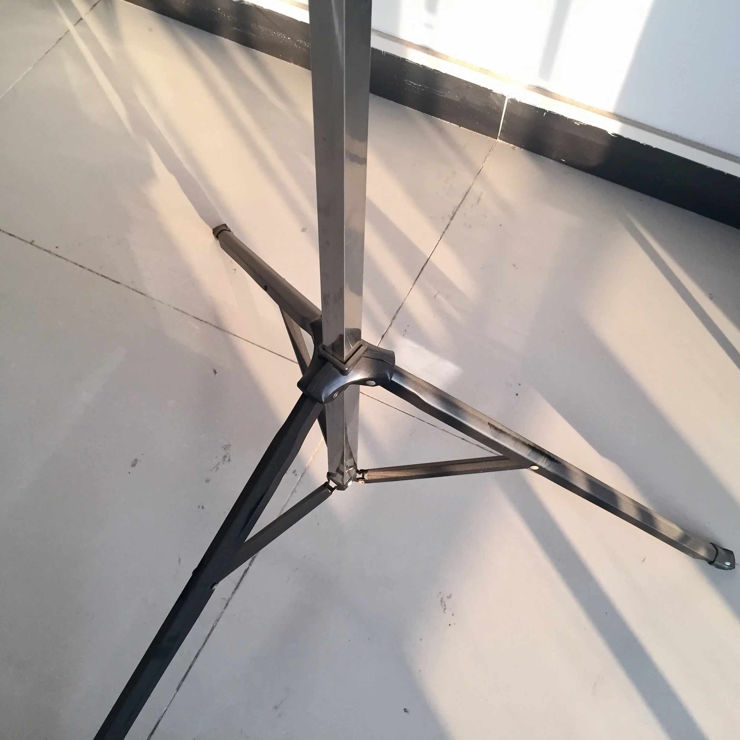 Telon 1:1 70'/84'/96' matte white tripod screen,projector screen of office equipments with good quality