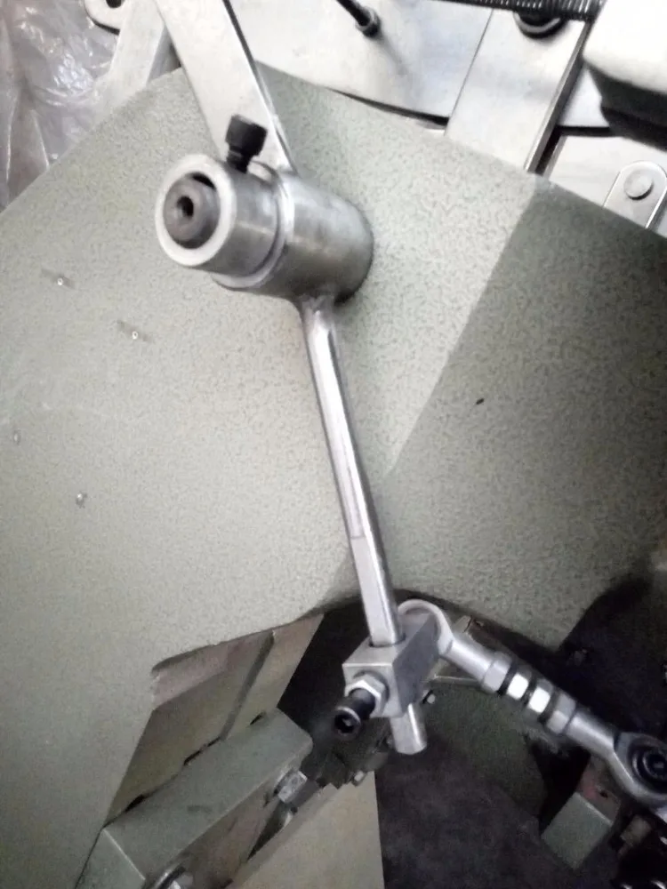 
CD cluth disc double head riveting machine for brake shoes 