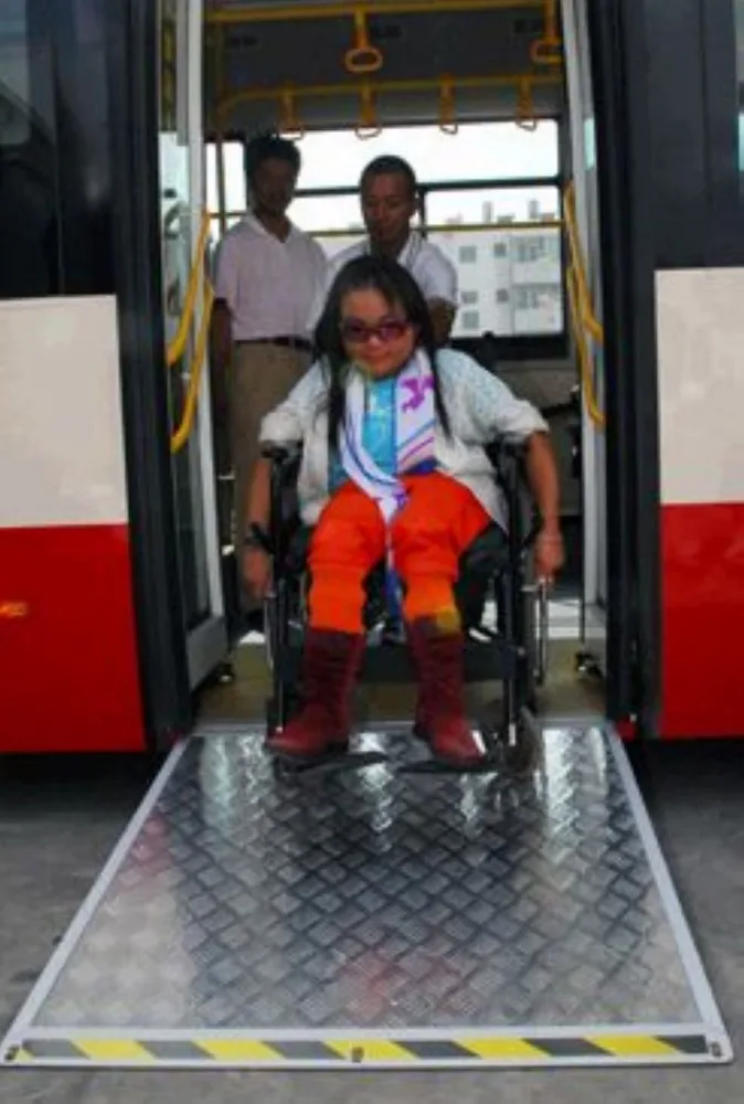 350 кг EWR-L1 Электрический складной Трипод из алюминиевого сплава для автобусов для инвалидных колясок для людей с ограниченными возможностями и старый с сертификатом CE