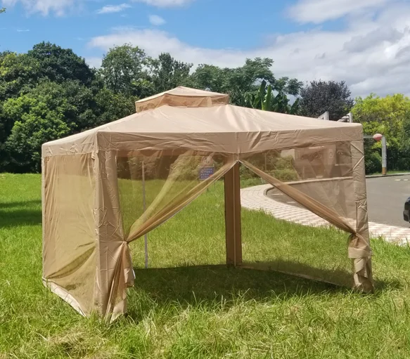 Уличная садовая беседка с сеткой