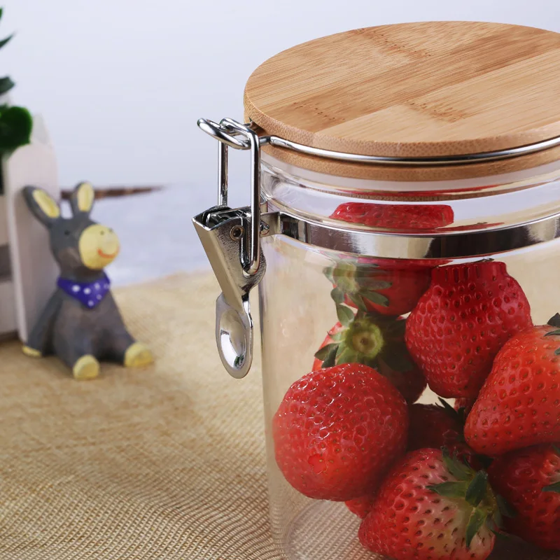 Heat resistant square glass jar with olive wood lid
