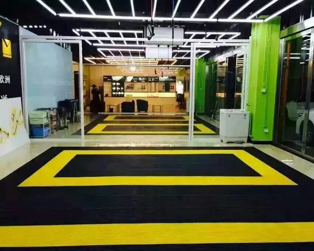 anti-slip durable pvc garage interlocking floor tiles  car wash shop floor