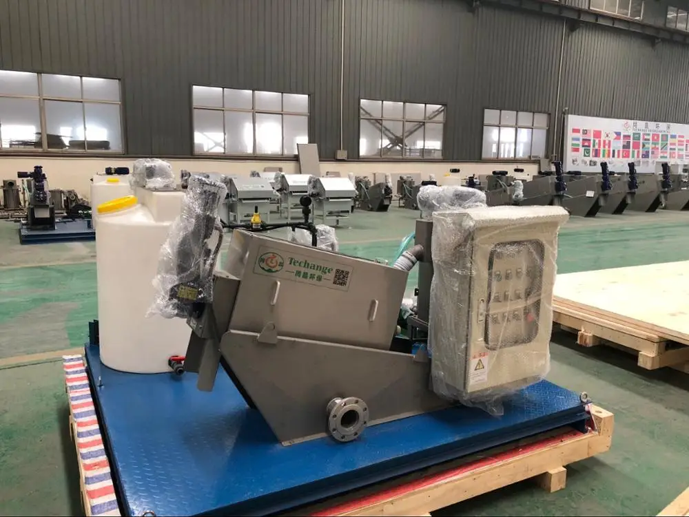 Automatic operation multi-disc screw press for wastewater treatment